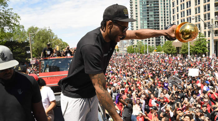 kawhi-leonard-raptors-parade.jpg